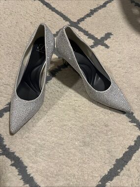 Cozy Island EternalPace Diamond Pointed Toe Heeled Pump